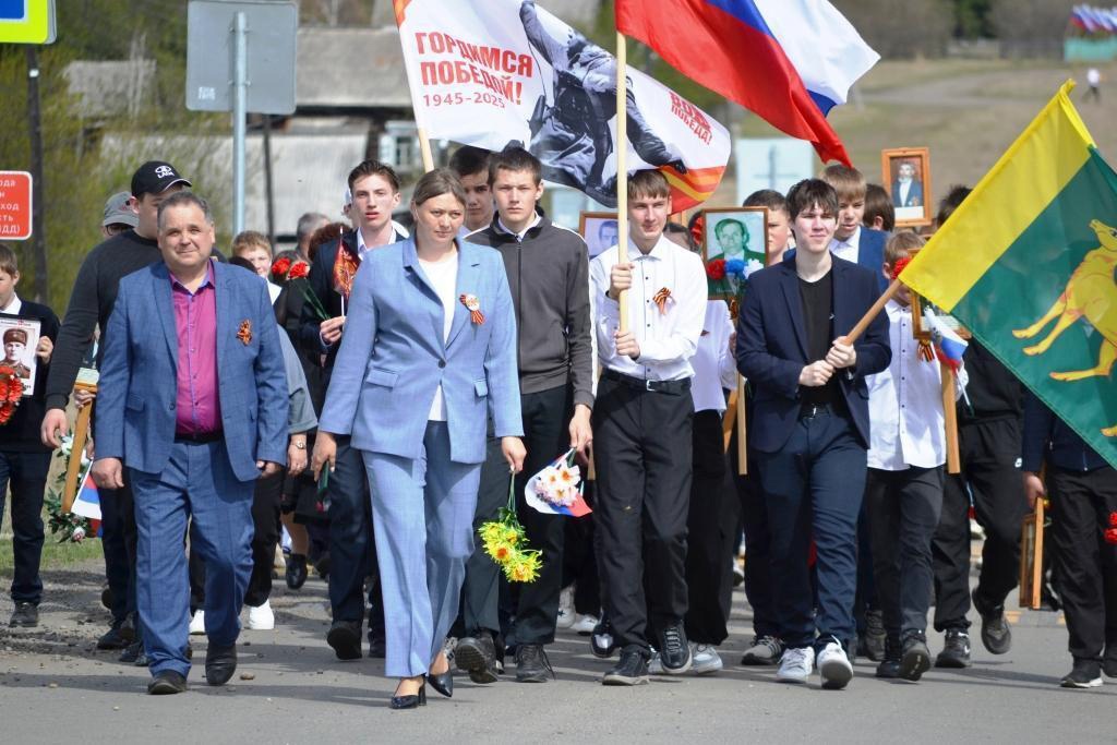 Торжественный митинг у Обелиска Неизвестному Солдату.